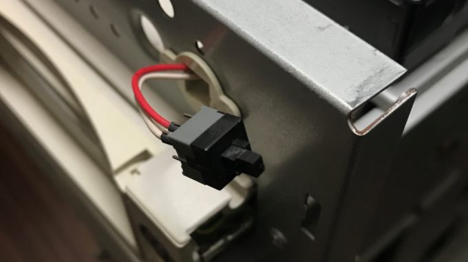 PCケースの電源スイッチ